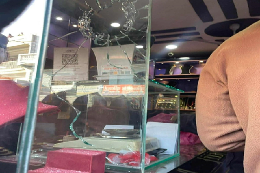 gold shop firing-1765016801.webp